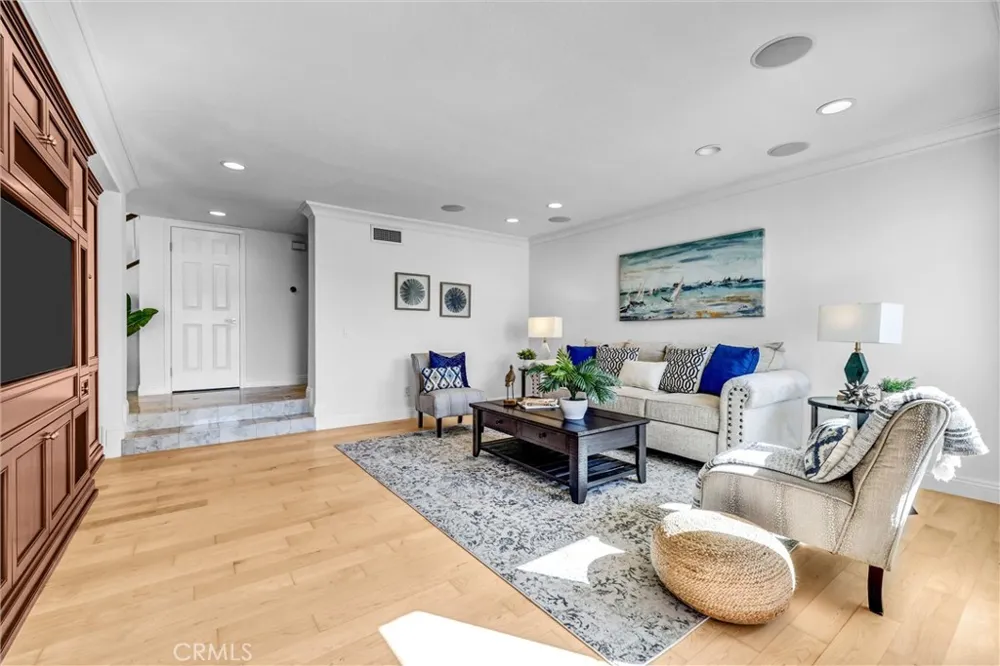 70 Fairlake Irvine, CA 92614