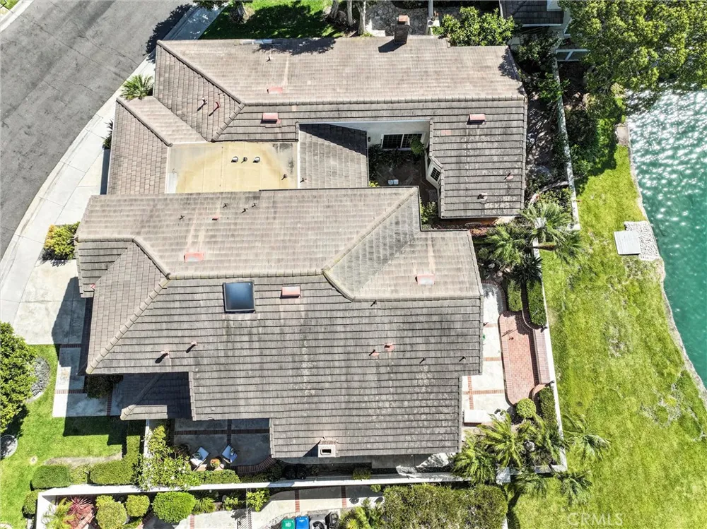 70 Fairlake Irvine, CA 92614