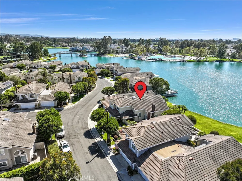 70 Fairlake Irvine, CA 92614