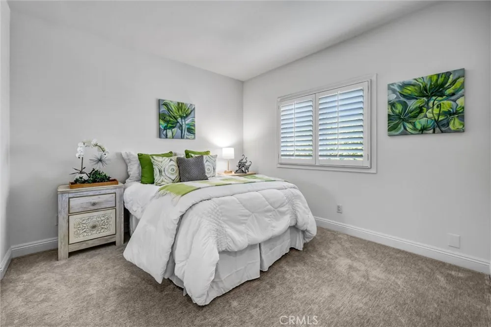 70 Fairlake Irvine, CA 92614