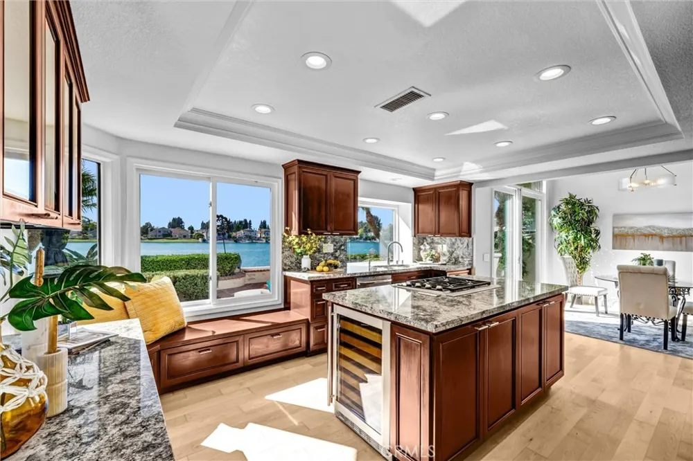 70 Fairlake Irvine, CA 92614