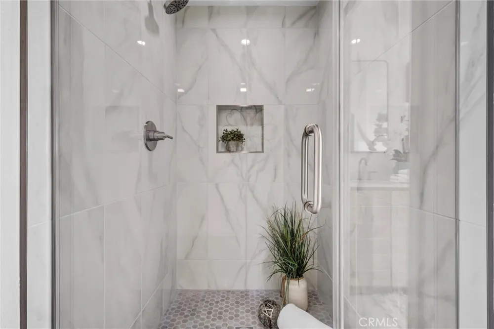 70 Fairlake Irvine, CA 92614