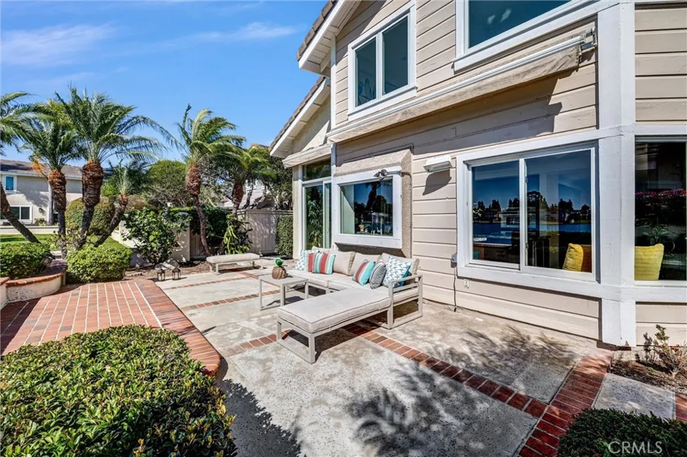 70 Fairlake Irvine, CA 92614