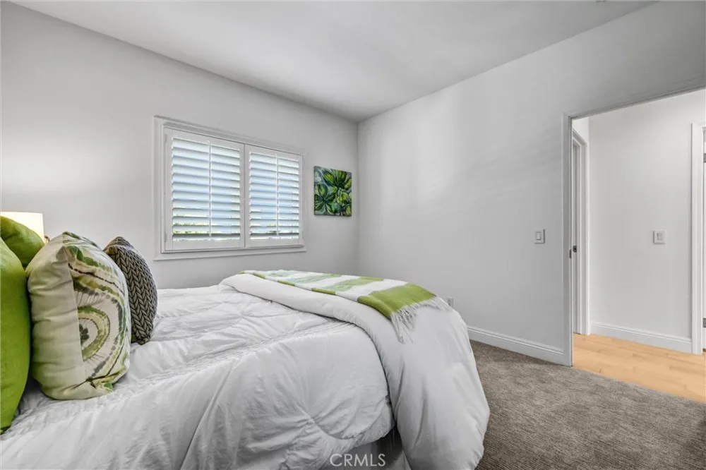 70 Fairlake Irvine, CA 92614