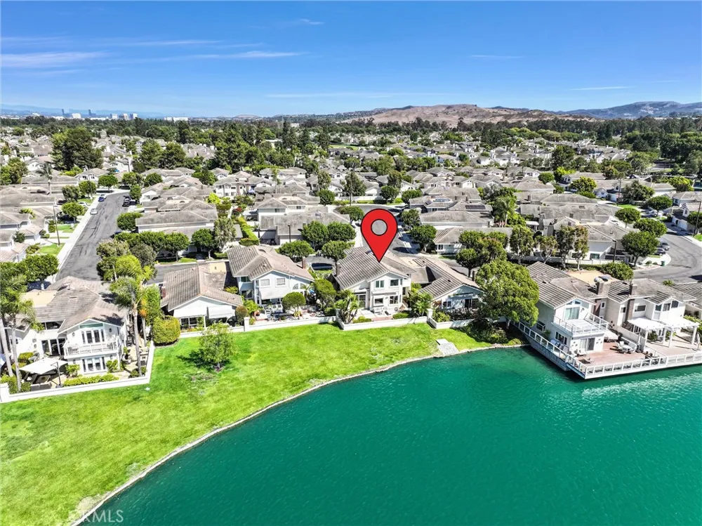 70 Fairlake Irvine, CA 92614