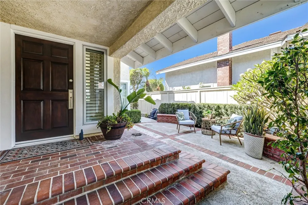 70 Fairlake Irvine, CA 92614