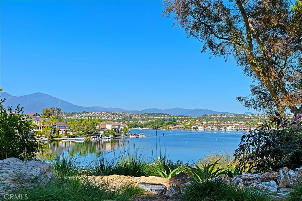 21605 Fernbrook Mission Viejo, CA 92692