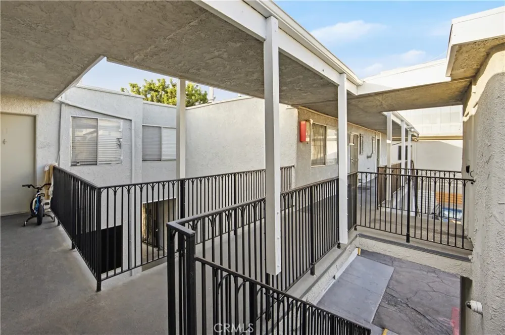 14542 Saticoy Van Nuys, CA 91405