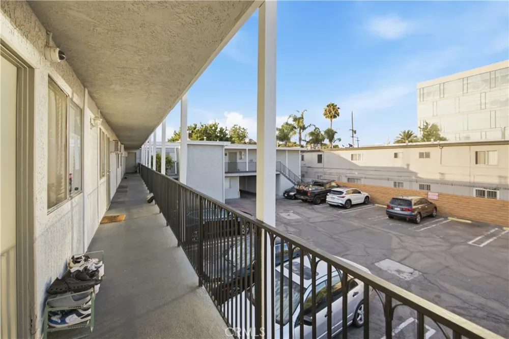 14542 Saticoy Van Nuys, CA 91405