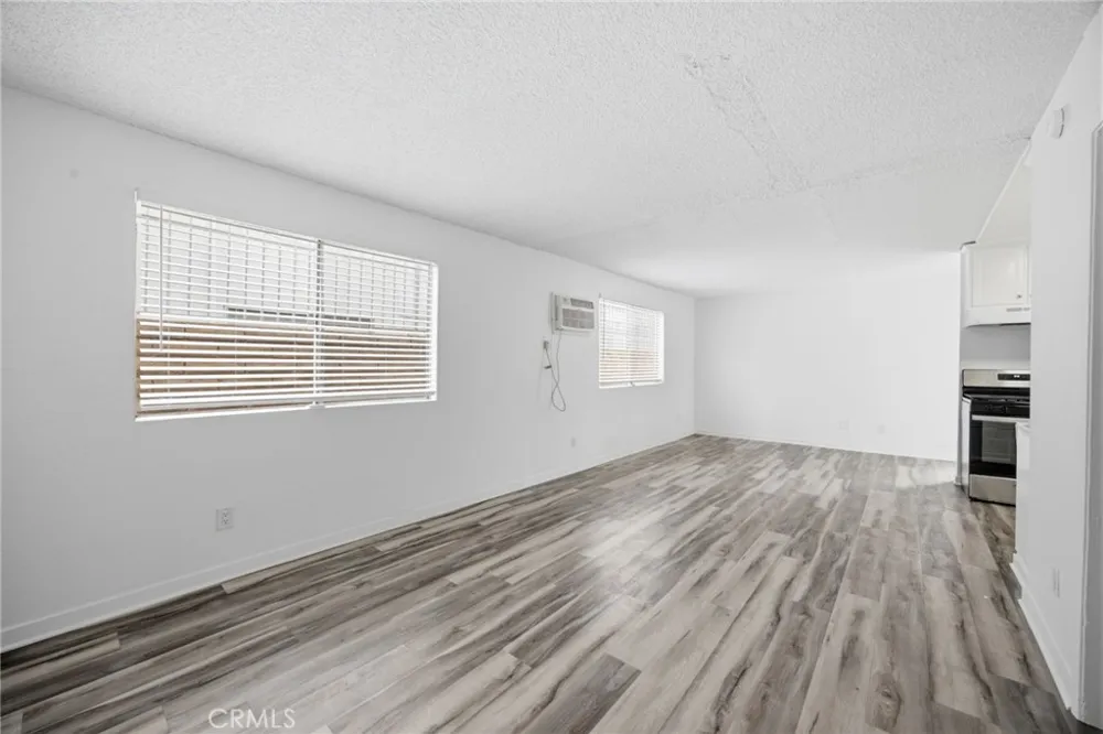 14542 Saticoy Van Nuys, CA 91405