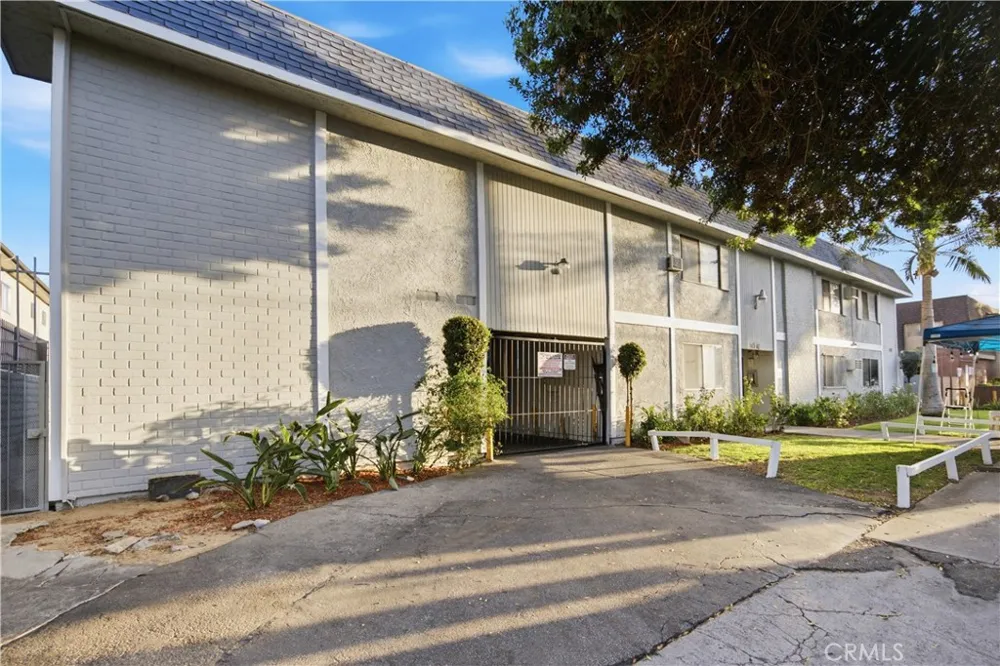 14542 Saticoy Van Nuys, CA 91405