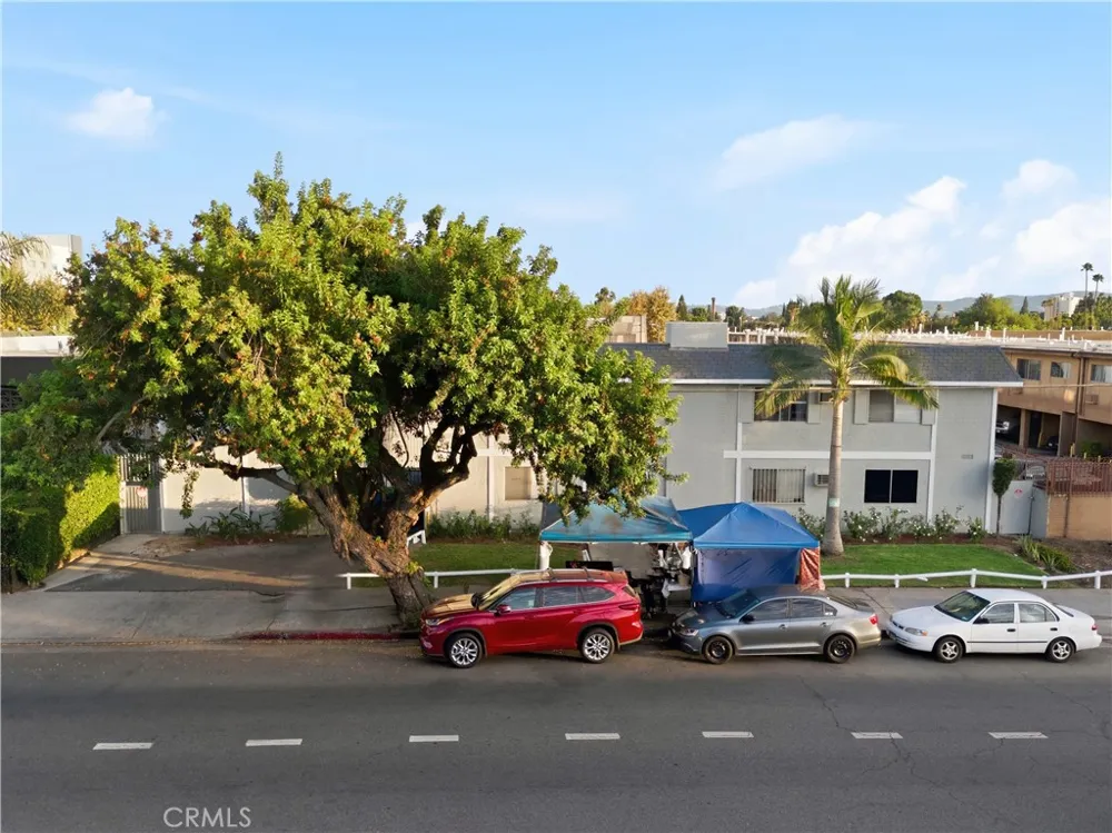 14542 Saticoy Van Nuys, CA 91405