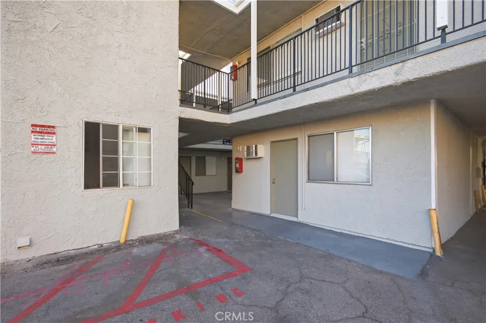 14542 Saticoy Van Nuys, CA 91405