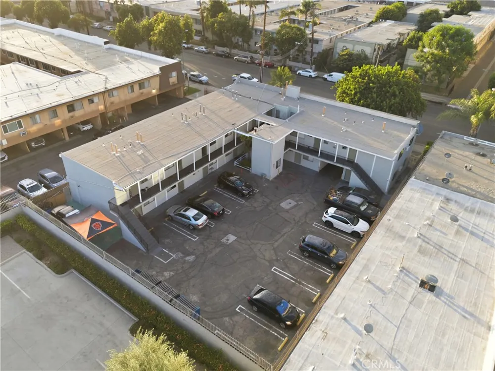 14542 Saticoy Van Nuys, CA 91405