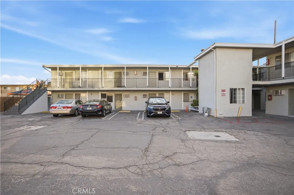 14542 Saticoy Van Nuys, CA 91405