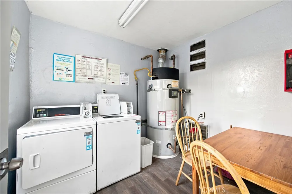 14542 Saticoy Van Nuys, CA 91405