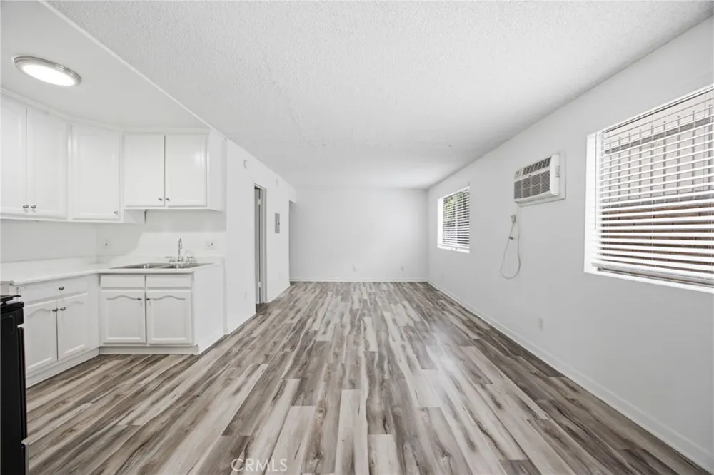 14542 Saticoy Van Nuys, CA 91405