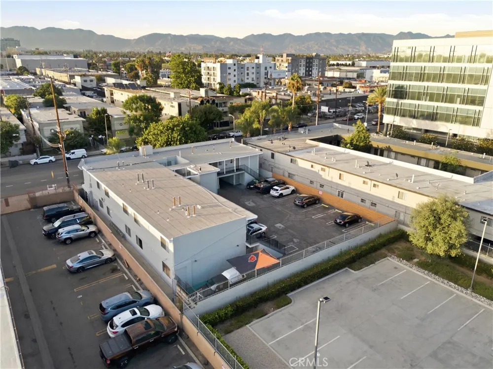 14542 Saticoy Van Nuys, CA 91405
