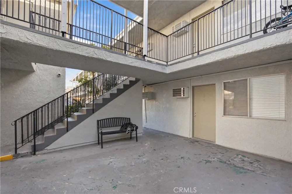14542 Saticoy Van Nuys, CA 91405