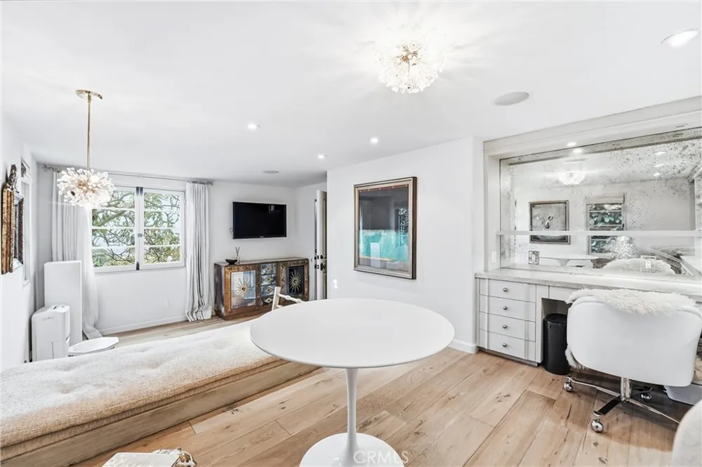260 High Laguna Beach, CA 92651