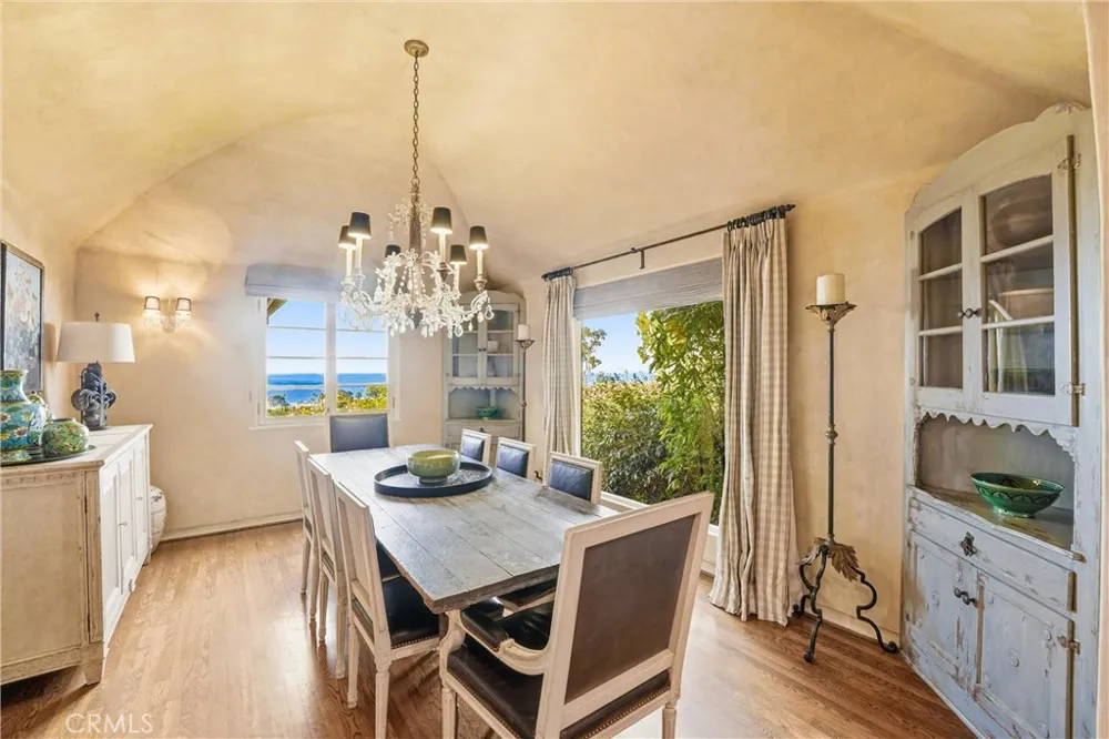260 High Laguna Beach, CA 92651