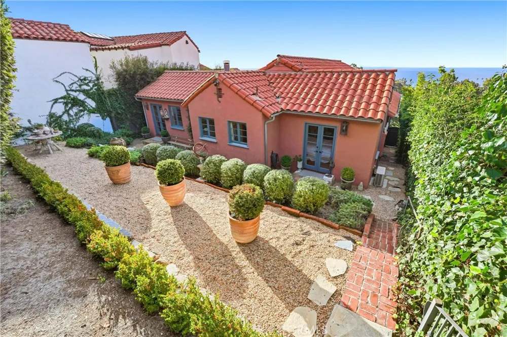 260 High Laguna Beach, CA 92651