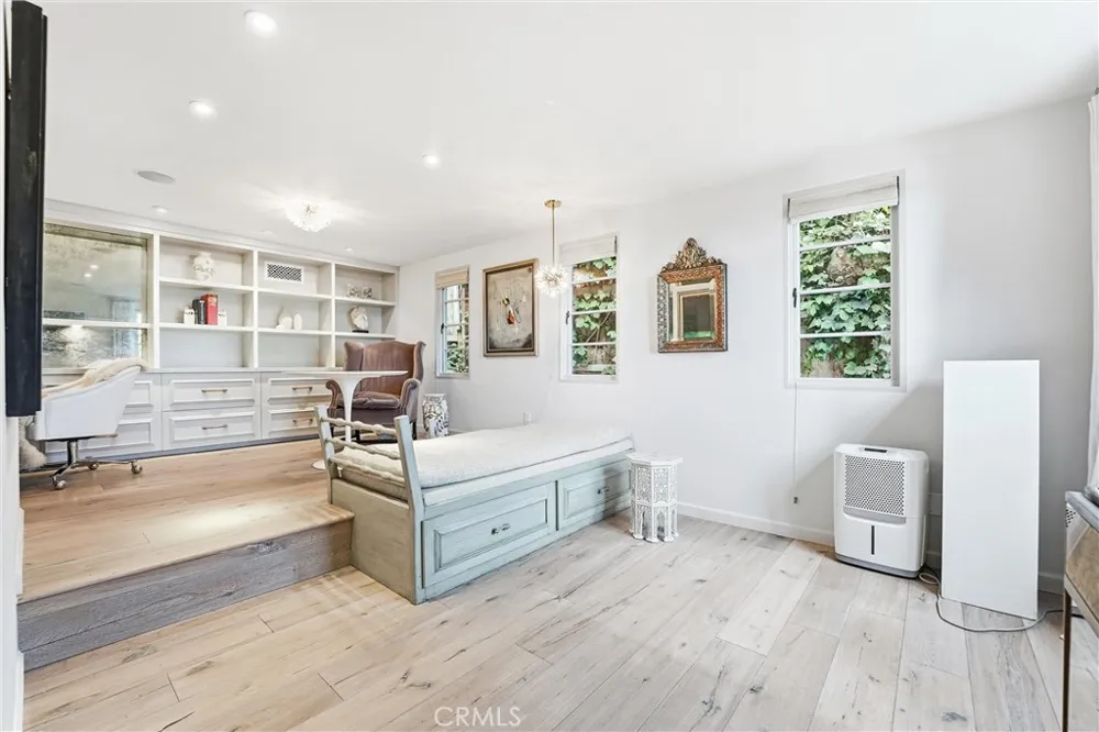 260 High Laguna Beach, CA 92651