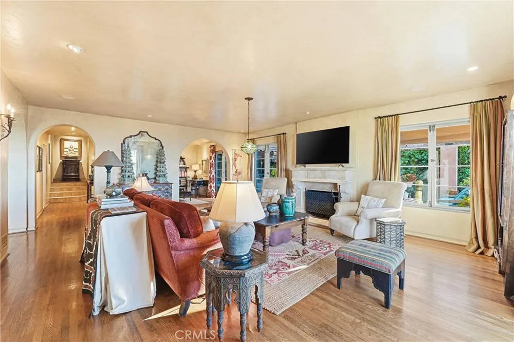 260 High Laguna Beach, CA 92651