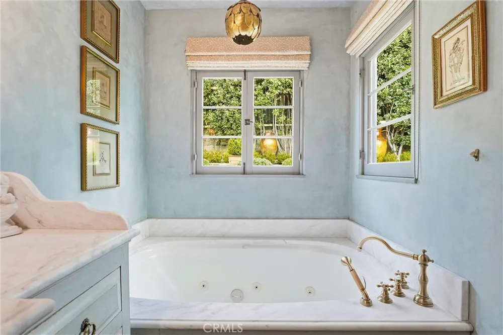 260 High Laguna Beach, CA 92651