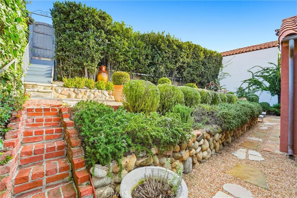 260 High Laguna Beach, CA 92651