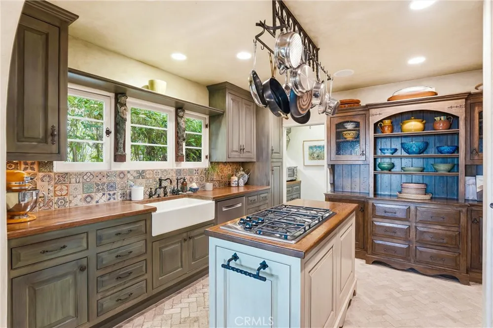 260 High Laguna Beach, CA 92651