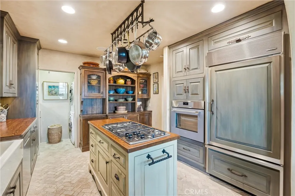 260 High Laguna Beach, CA 92651