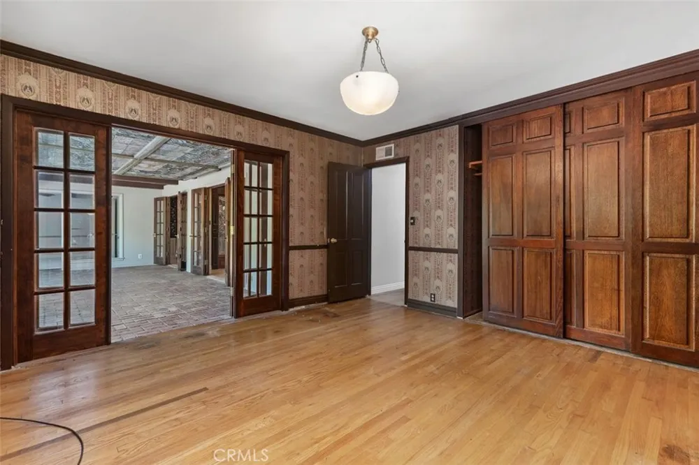 919 W Sharon Santa Ana, CA 92706