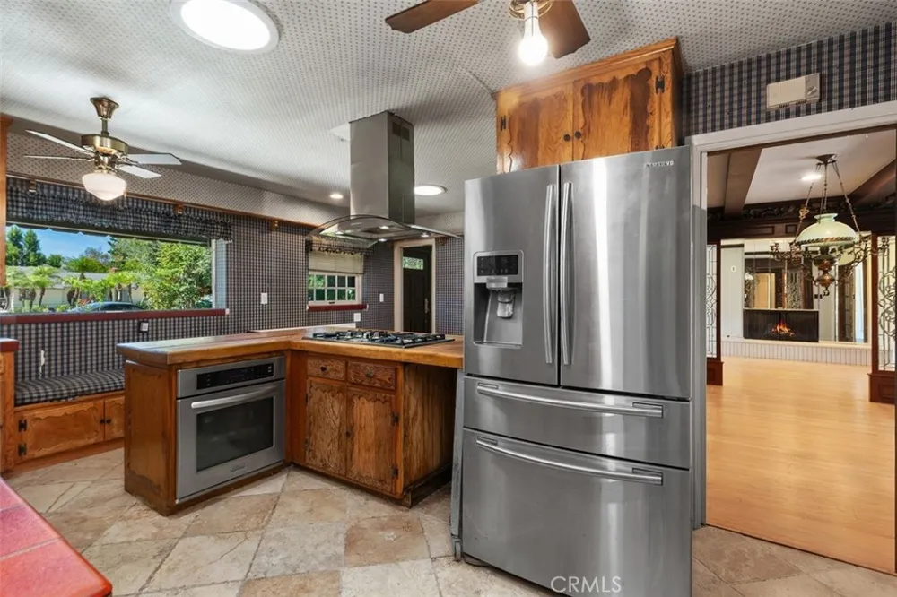 919 W Sharon Santa Ana, CA 92706