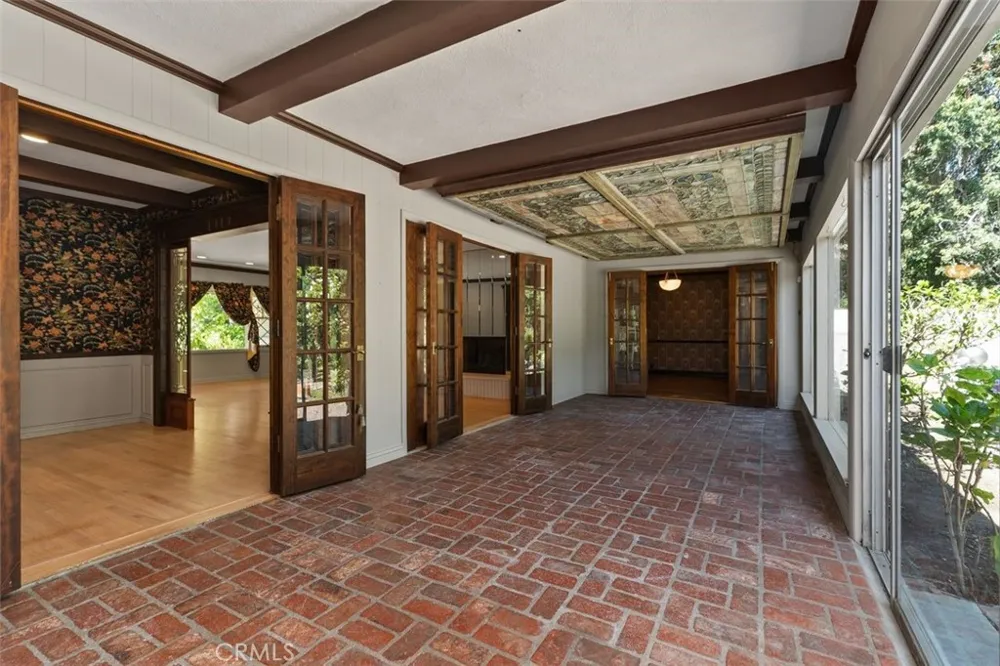 919 W Sharon Santa Ana, CA 92706
