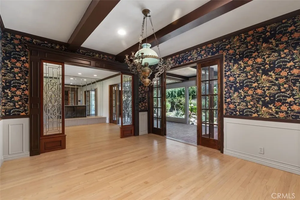 919 W Sharon Santa Ana, CA 92706