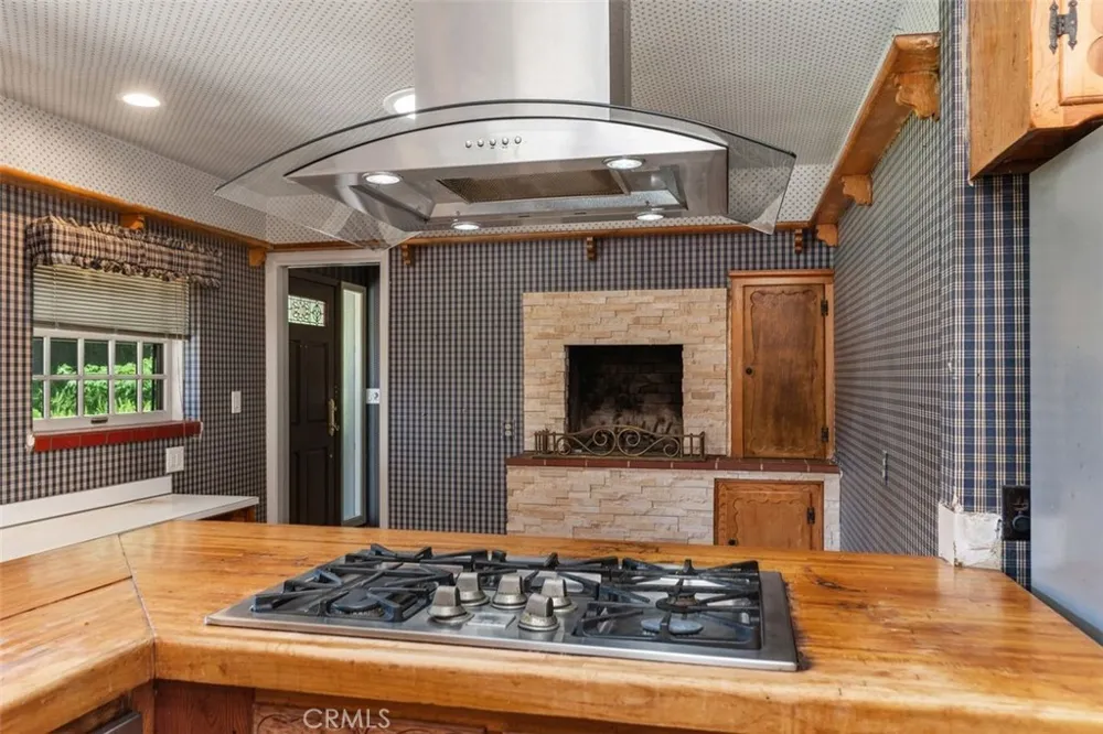 919 W Sharon Santa Ana, CA 92706