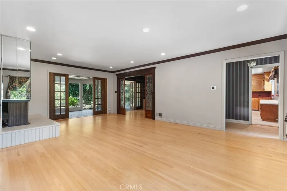919 W Sharon Santa Ana, CA 92706