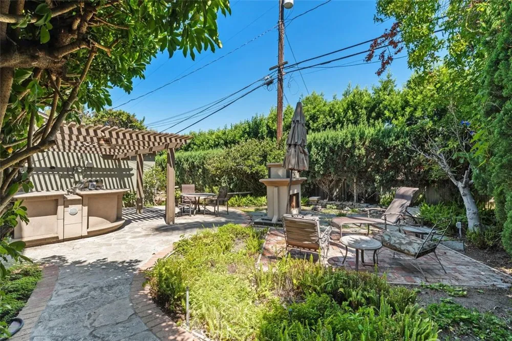 919 W Sharon Santa Ana, CA 92706