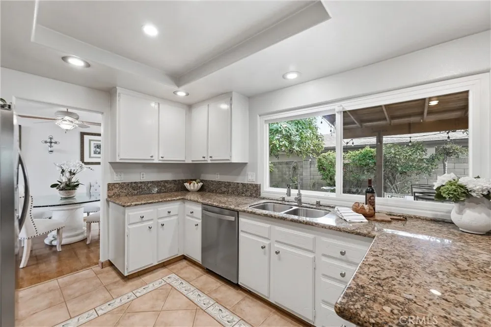 5872 Meadowbrook Drive Huntington Beach, CA 92649
