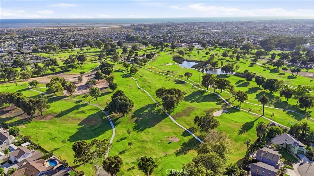 5872 Meadowbrook Drive Huntington Beach, CA 92649