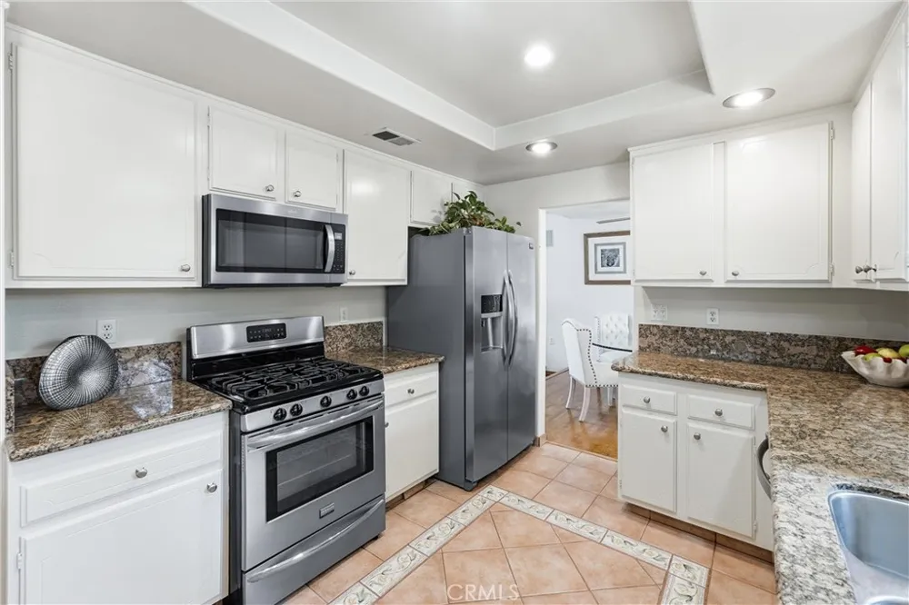 5872 Meadowbrook Drive Huntington Beach, CA 92649