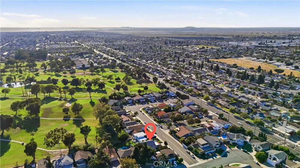 5872 Meadowbrook Drive Huntington Beach, CA 92649