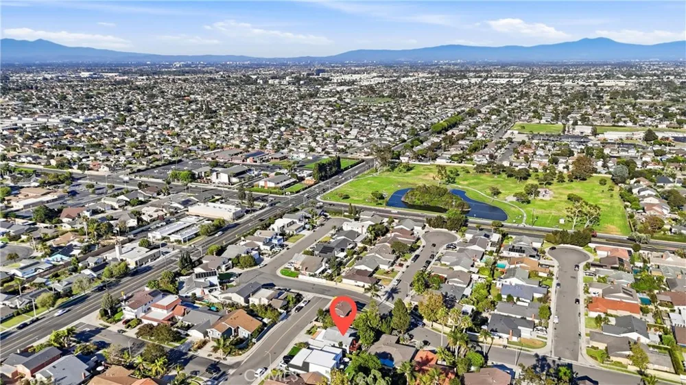 5872 Meadowbrook Drive Huntington Beach, CA 92649