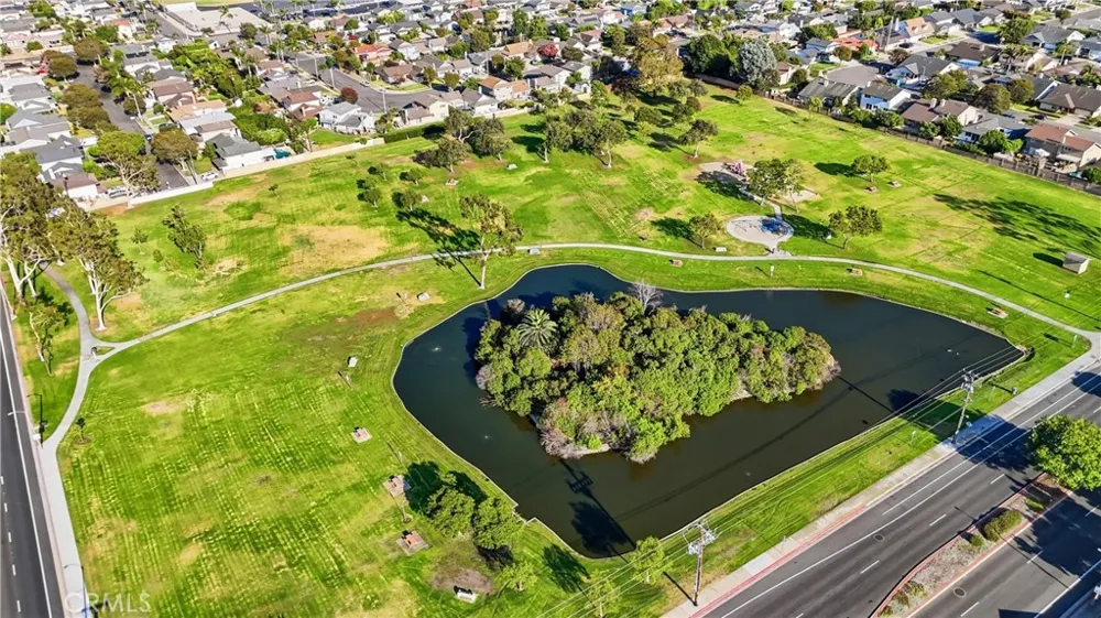 5872 Meadowbrook Drive Huntington Beach, CA 92649