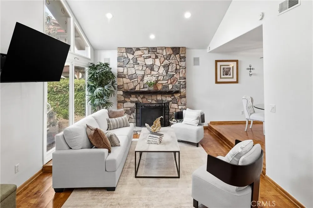5872 Meadowbrook Drive Huntington Beach, CA 92649