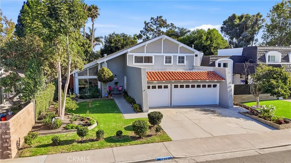 5872 Meadowbrook Drive Huntington Beach, CA 92649