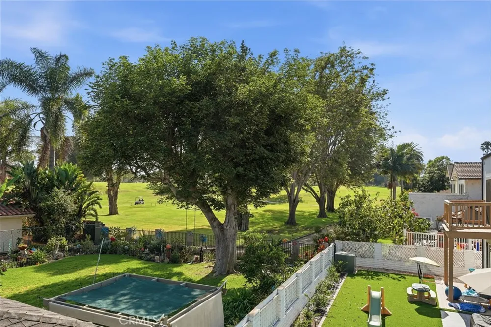 5872 Meadowbrook Drive Huntington Beach, CA 92649