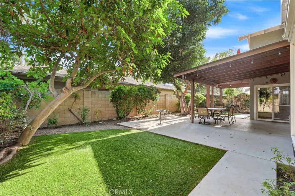 5872 Meadowbrook Drive Huntington Beach, CA 92649