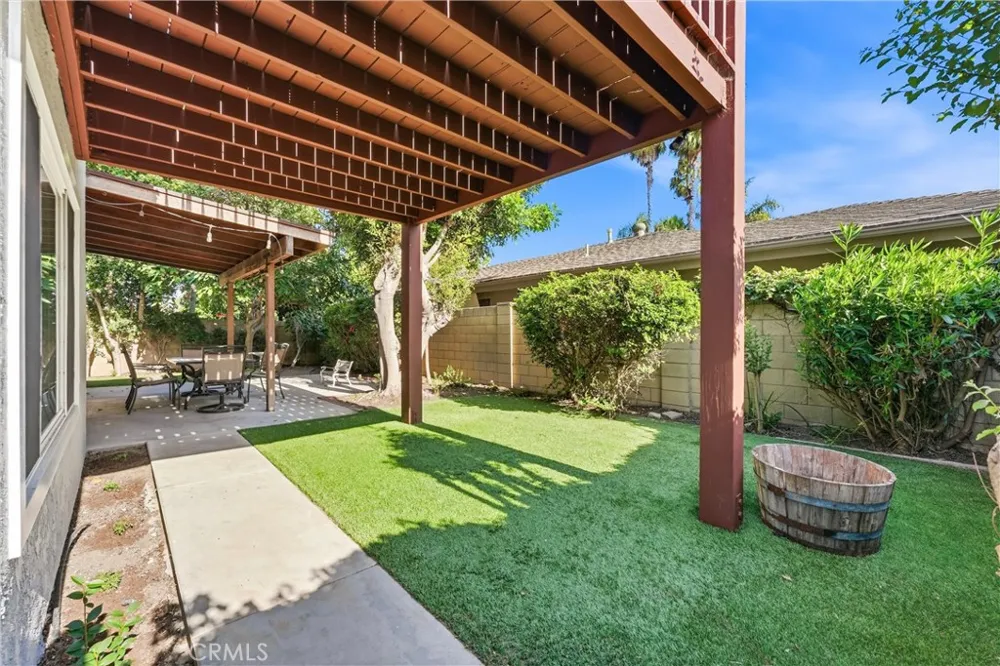 5872 Meadowbrook Drive Huntington Beach, CA 92649